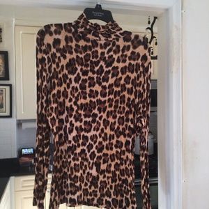 MOCK ANIMAL PRINT TURTLENECK Soft and elegant!